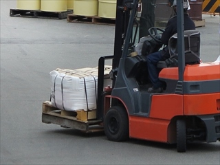 駅チカ！フォークリフトでの運搬作業！